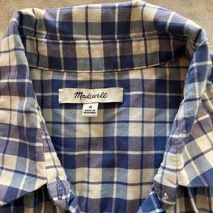 Medium open back short sleeve blouse